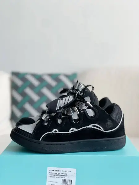 LA*N Sneaker