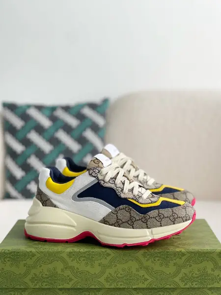 GU*IRetro Clunky Sneaker