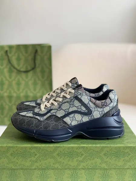 GU*IRetro Clunky Sneaker