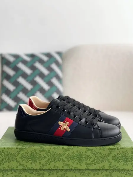 GU*ISneakers
