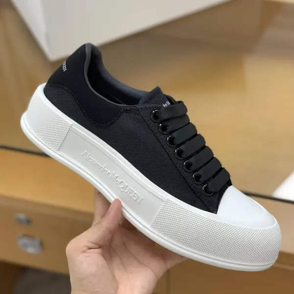 Alexander McQueen MQ Black veL*Vet tail Sneakers