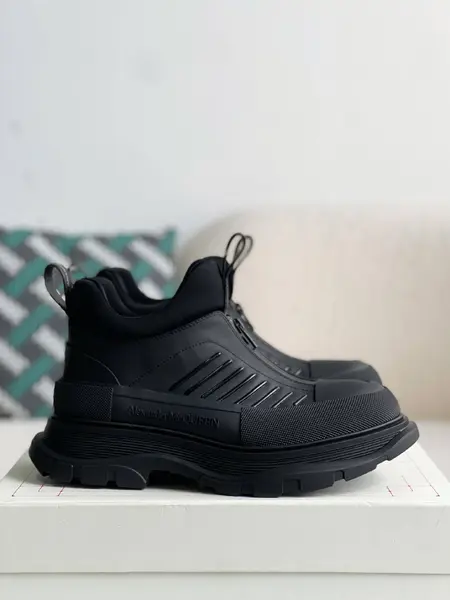 Alexander McQueen  Sneakers