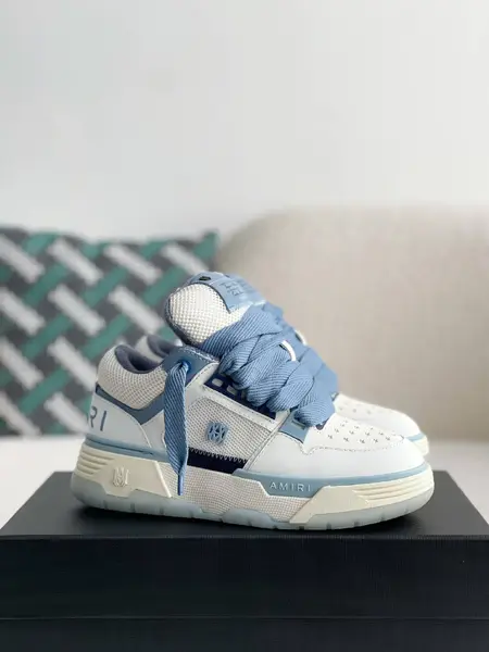 A*RI sneaker