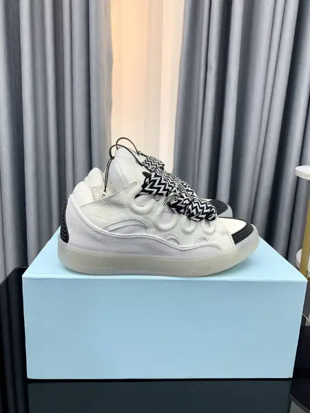 LA*N Sneaker