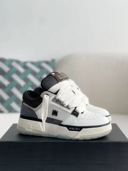 A*RI sneaker