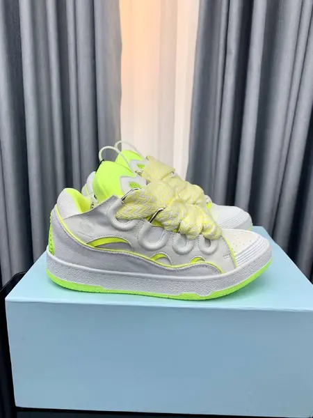 LA*N Sneaker