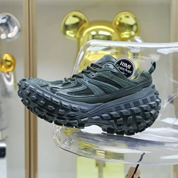 Balenciaga  BLGA  Defender