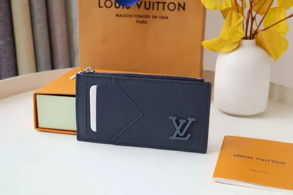 L*V card bag