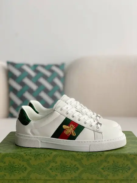 GU*ISneakers