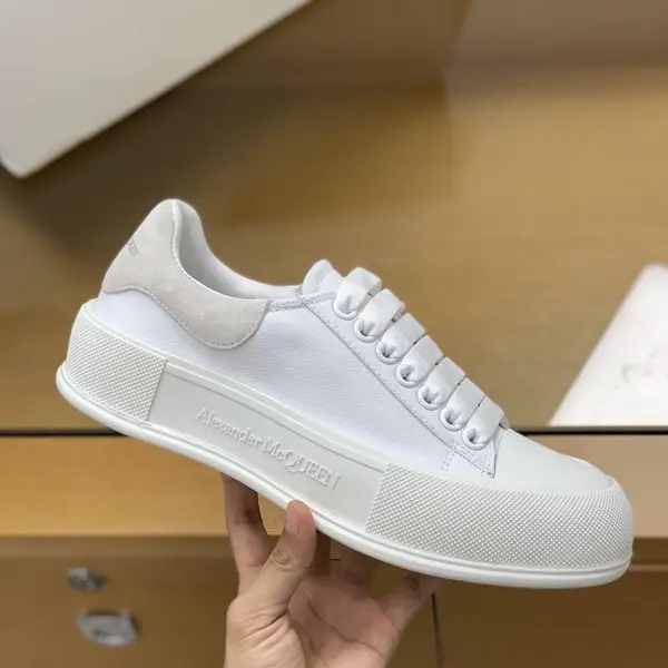 Alexander McQueen MQ White veL*Vet tail Sneakers