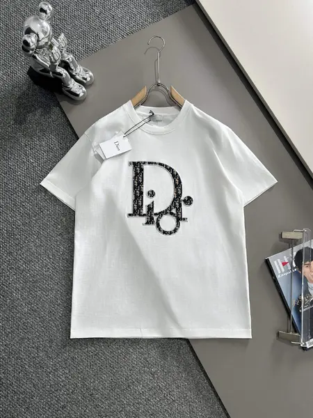 Classic Pattern Embroidery T Shirt