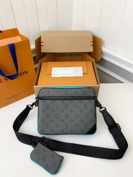 L*V Trio New Men’s colour-matching postman bag M11648  Size：25*18.5*7cm