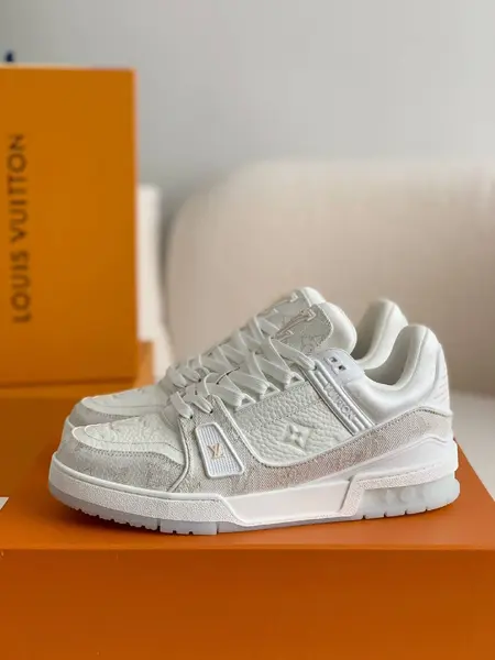 L*V TRAINER 1A8FN8 Sneakers
