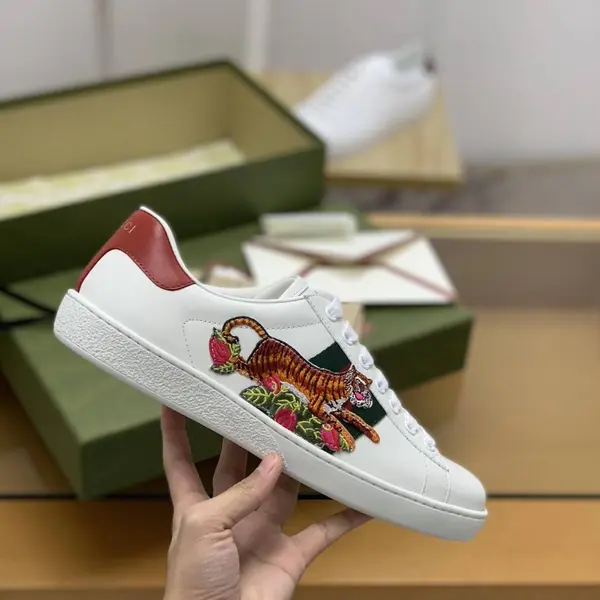 GU*Isneakers Support chip phone sensing