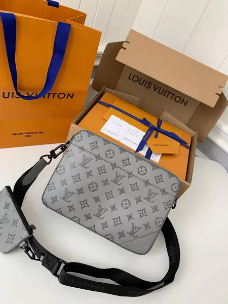 L*V DUO messenger bag M46104 SIZE：26*18.5*5cm