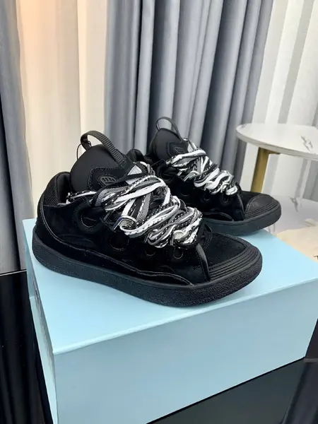 LA*N Sneaker