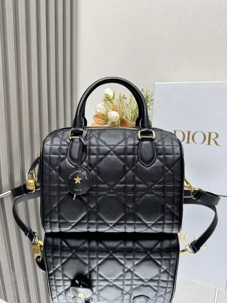 Dior Groove 25