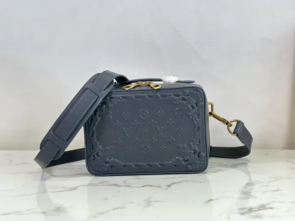 Lv Soft Trunk