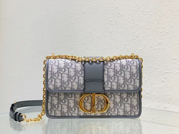 30 Montaigne Chain Bag