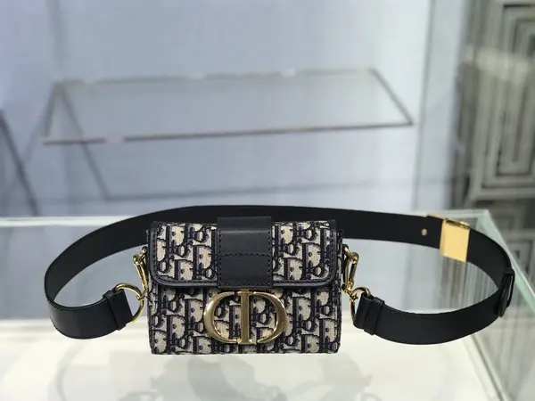 30 Montaigne Box Bag