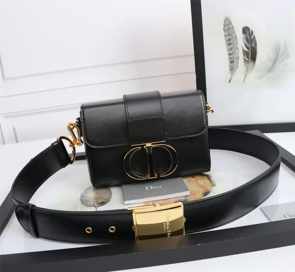 30 Montaigne Box Bag
