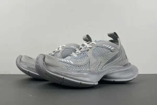 12.5 2024 BALENCIAGA  793944 WFLGY 0315