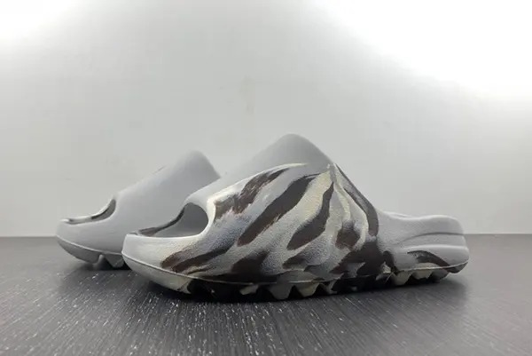 YEEZY SLIDE GZ5553