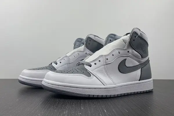 Air Jordan 1 High OG ‘Stealth  555088-037