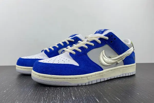 Fly Streetwear x Nike SB Dunk Low 2023 DQ5130-400