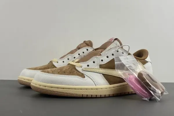 Travis Scott x Air Jordan 1 Low OG DM7866-106