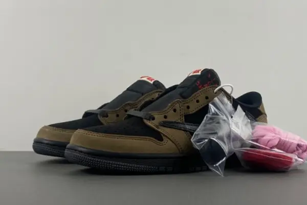 Travis Sco tt x Air Jordan 1 Low OG DM7866-202