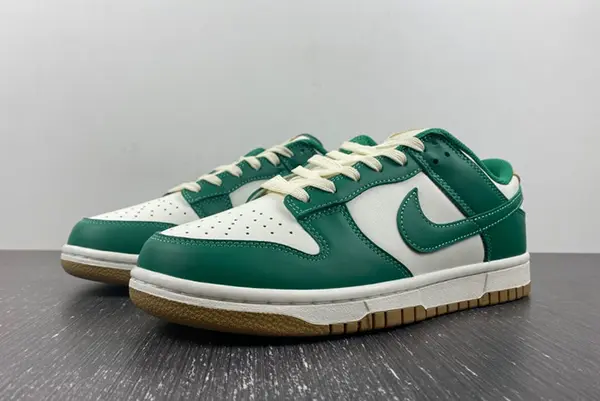 Dunk Low "Green and Gold"   FB7173-131