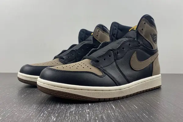 Air Jordan 1 High OG “Palomino” Travis Scott  DZ5485-020