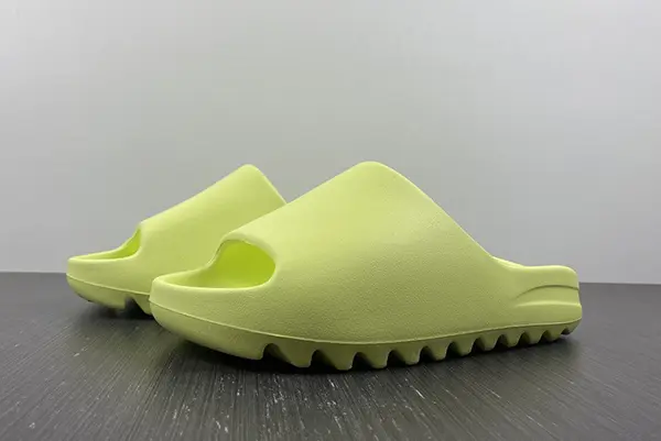 YEEZY SLIDE 'GLOW GREEN' 2022 HQ6447