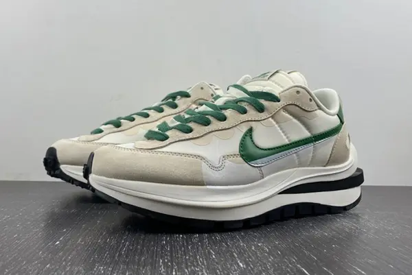 Sacai x VaporWaffle “Tour Yellow ” DD1875-102