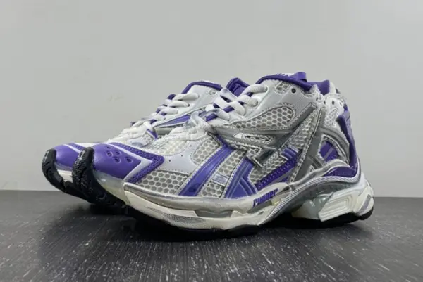 7.0 Balenciaga/  677403-W3RB3-5903