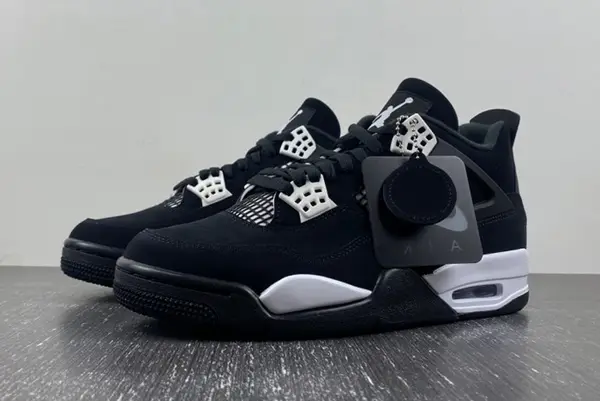 AIR JORDAN 4 RETRO 'WHITE THUNDER'   FQ8138 001