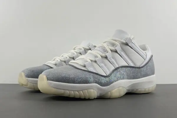 Air Jordan 11 Low 2025 HQ7000-001