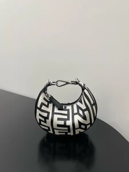Fendi Praphy