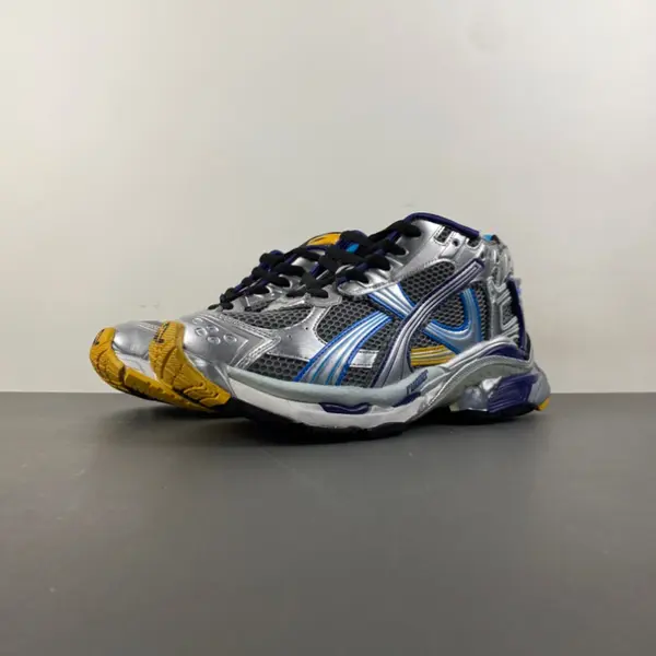 7.5 Balenciaga Runner 772774 W3RMU 1474.