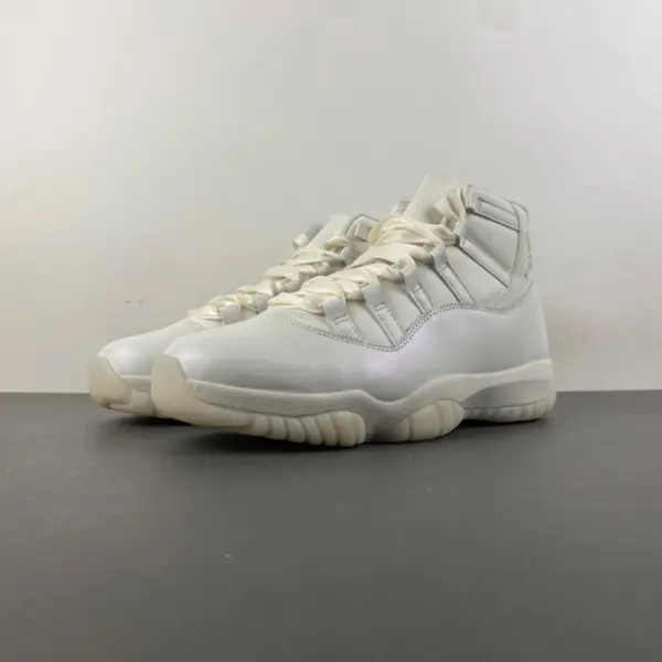 Air Jordan 11 “Pearl”  AR0715-110