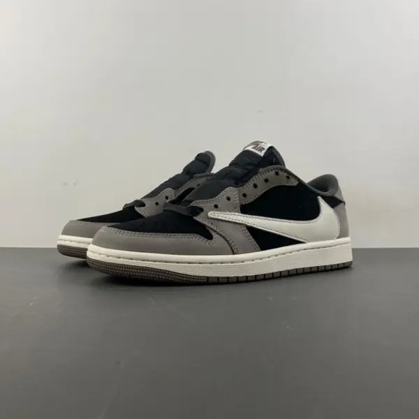 Travis Scott x Air Jordan 1DM7866-001