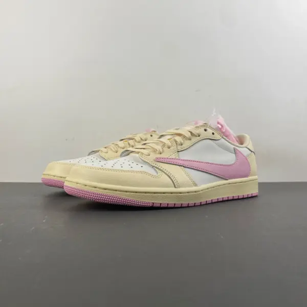 Travis Scott x Air Jordan 1 Low OG  IQ7604-100