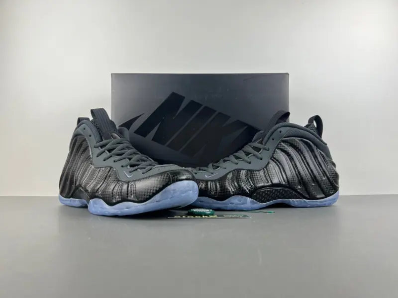 . Nike Air Foamposite One “Carbon Fiber”  HF2902-002