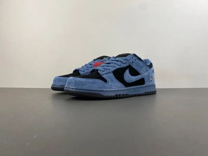 2025 Supreme x Nike Dunk Low SB HQ8487-400