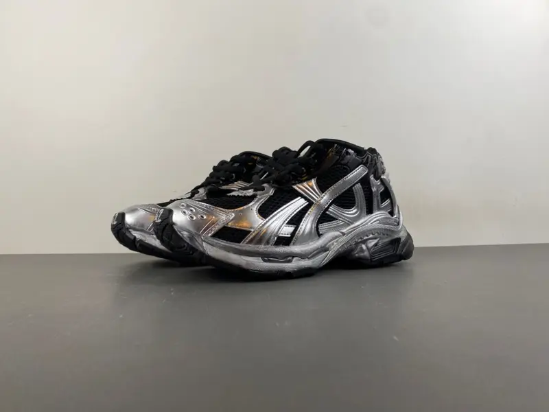 7.5 Balenciaga Runner 853225 WRNLD 1125