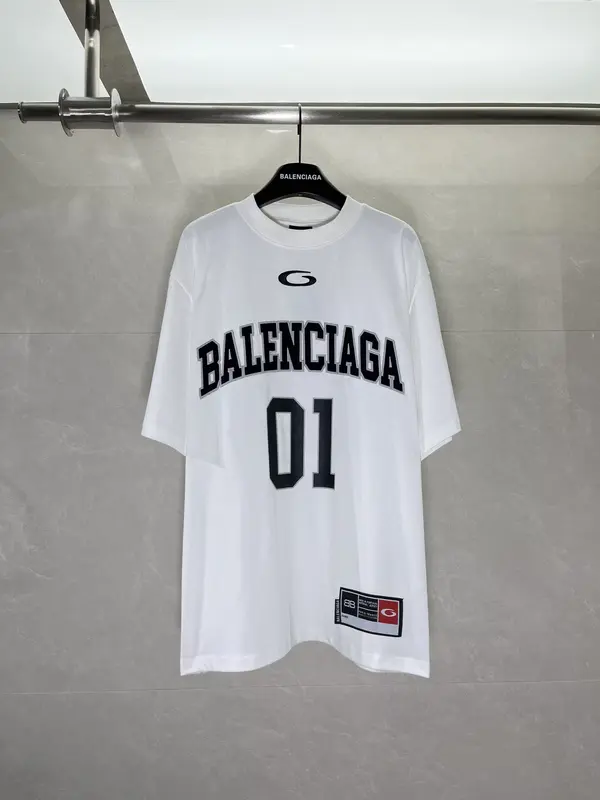 BALANCEGA - Style 25 01 Embroidered Short-Sleeve T-Shirt.