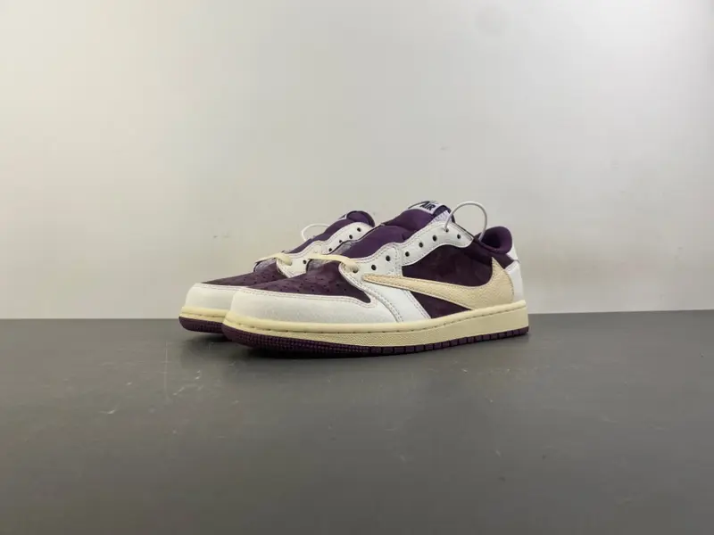 Travis Scott x Air Jordan 1 Low DZ4137-700