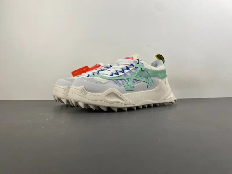Off-White c/o Virgil Abloh