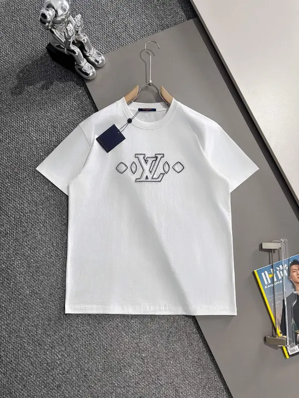 Classic Pattern Embroidery T Shirt